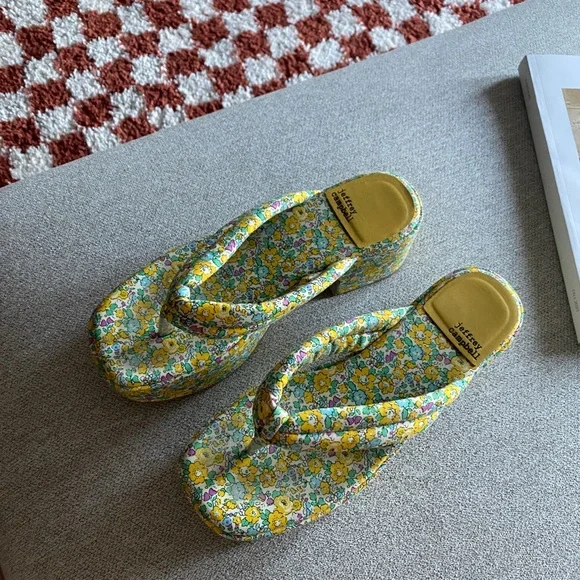 Thong Platform Heels | Jeffrey Campbell - Picture 2 of 5